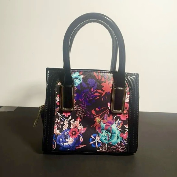 BEBE PURSE - Picture 2 of 3